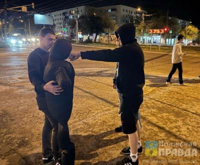 В Волгограде суд рассмотрит дело молодчиков, жестоко избивших 19-летнего парня на остановке