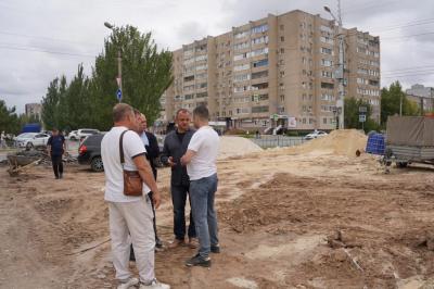 Полив, освещение, новый асфальт: благоустройство улицы Мира в Волжском выполнено на 25%