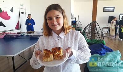 Под русские песни и пироги: в Волжском стартовали мероприятия, посвящённые Дню пожилого человека