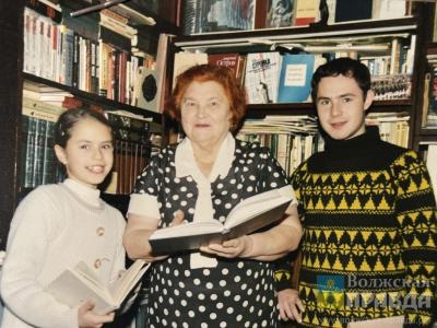 «Читала нам стихи до последних дней»: актриса из Волжского Диана Пожарская трогательно простилась с бабушкой