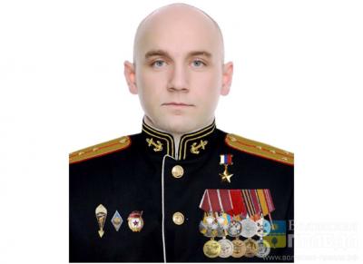 Губернатор Андрей Бочаров передал звезду Героя родным Михаила Подшибякина, погибшего в зоне СВО