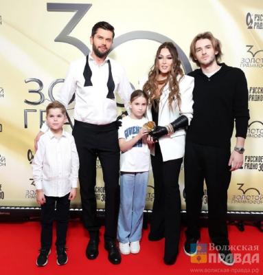 Два новых граммофона и жених: Волгоградская певица Ирина Дубцова показала всем нового бойфренда