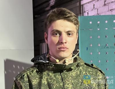 «Нельзя врать»: Выпускники академии Никиты Михалкова представили в Волжском спектакль «Позывной Лютик»