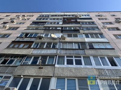 Волжане сообщают о разбитых кортах, балконе как жилплощади и складе веток