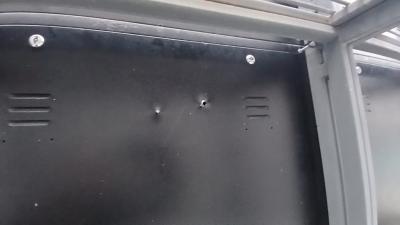 24 пулевых отверстия: в Волжском расстреляли экран на торговом центре