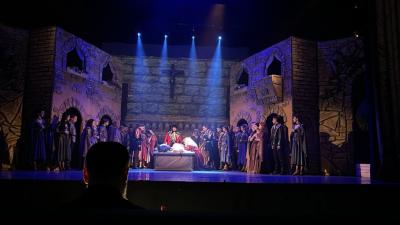 «Нет повести известнее на свете»: в Волгограде состоялась премьера мюзикла о вечной любви