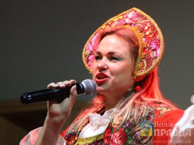 Пойся, ты пойся: победителем караоке-баттла «Миссис Волжский» стала Анна Акжигитова