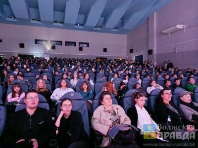 «Верь в себя»: актер кино Николай Перминов рассказал школьникам Волжского свою личную историю