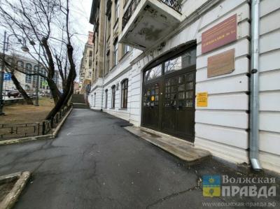 «В краевой больнице с ожогами глаз»: во Владивостоке школьник открыл стрельбу по одноклассникам