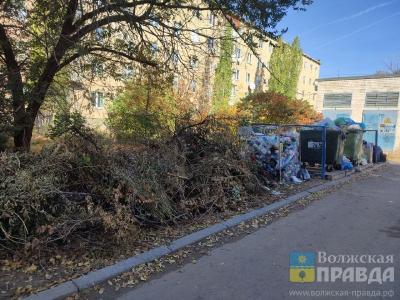 Нам пишут: в Волжском изуродовали «Хундай Солярис» молодой мамочки