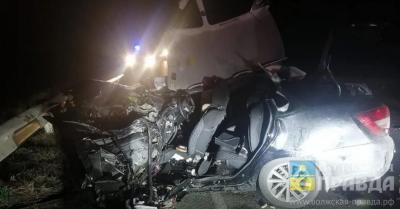Железный фарш и багажник: под Волгоградом «бесправный» лихач на «Ладе» протаранил фуру и погиб